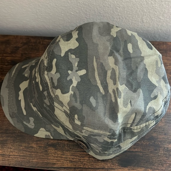 Camo Hat - Picture 5 of 9